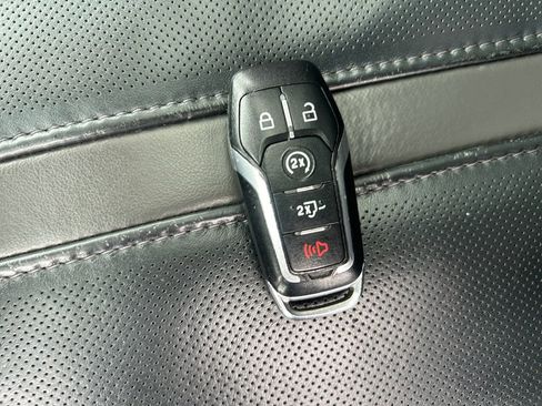 Used 2016 Ford F150 Platinum w/ Equipment Group 701A Luxury image 33