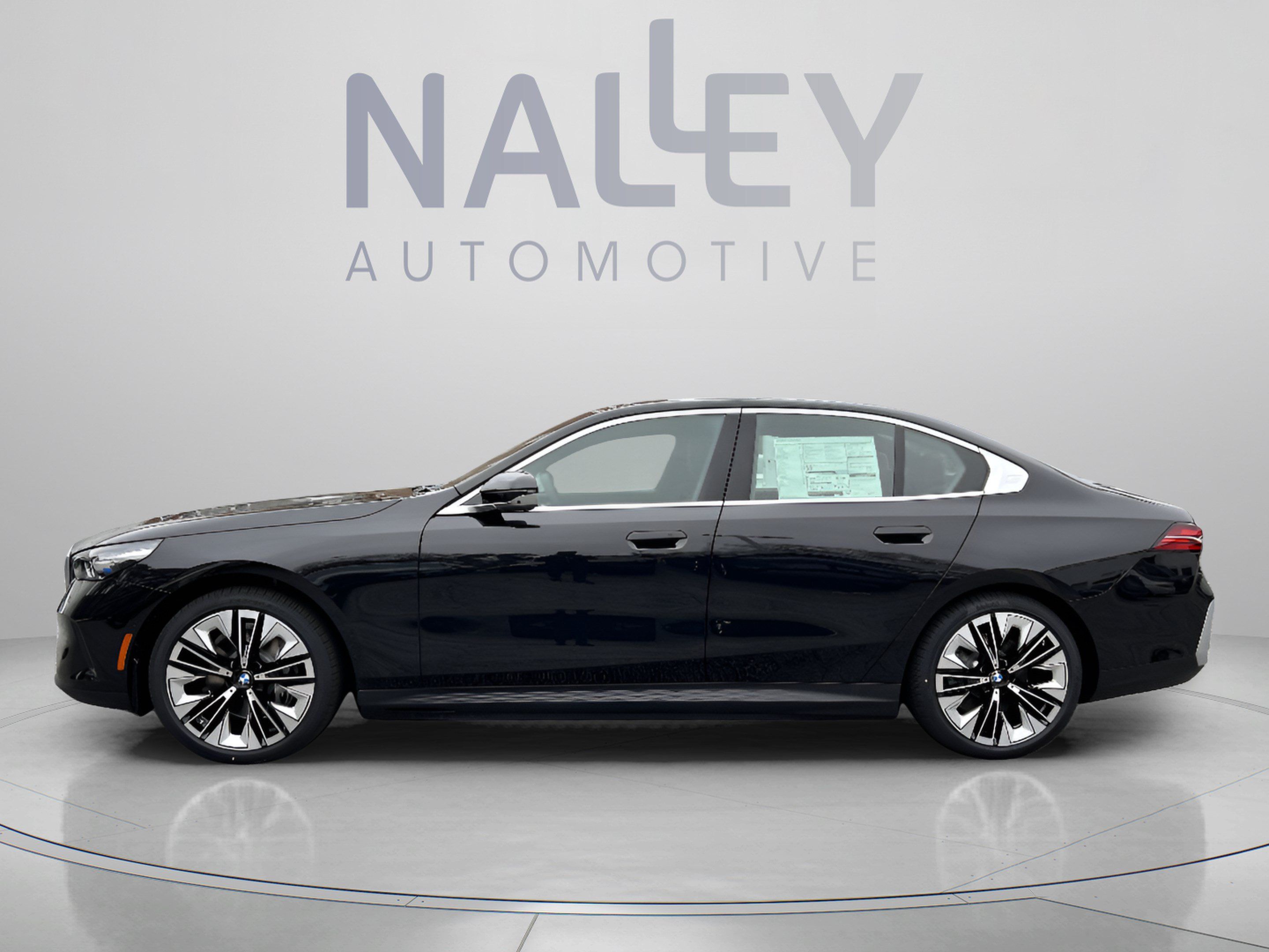 Used 2026 BMW i5 eDrive40 w/ Premium Package RWD image 2