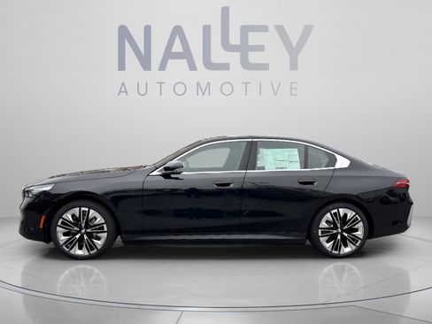 Used 2026 BMW i5 eDrive40 w/ Premium Package RWD image 2