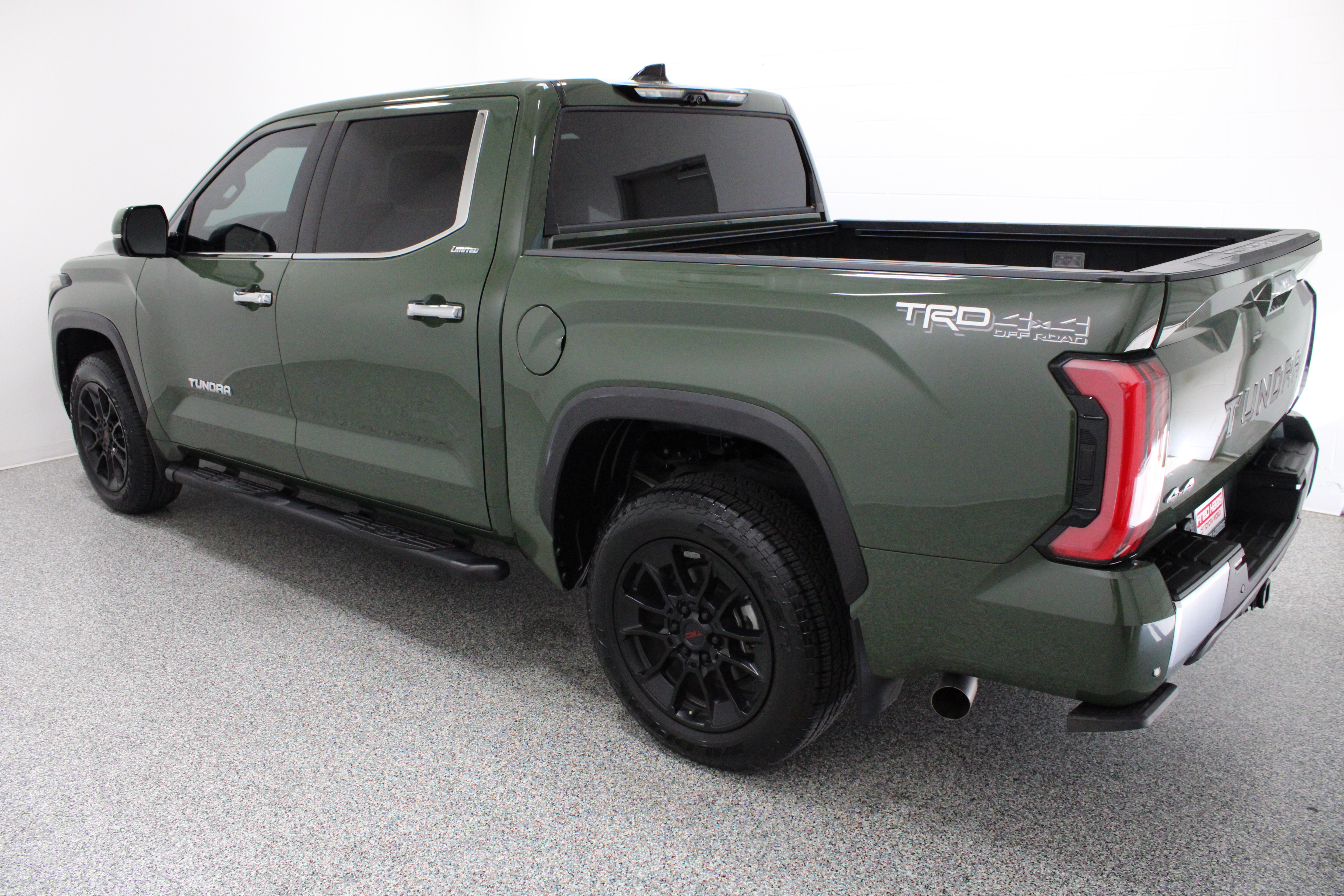 Used 2023 Toyota Tundra Limited w/ TRD Off-Road Package AWD/4WD image 10