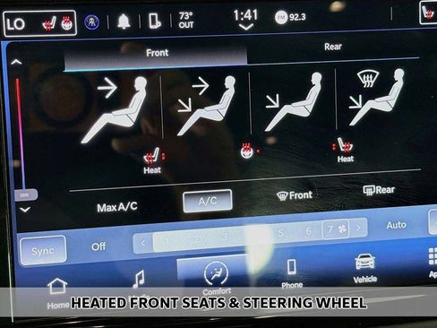Used 2024 Chrysler Pacifica Touring-L FWD image 7