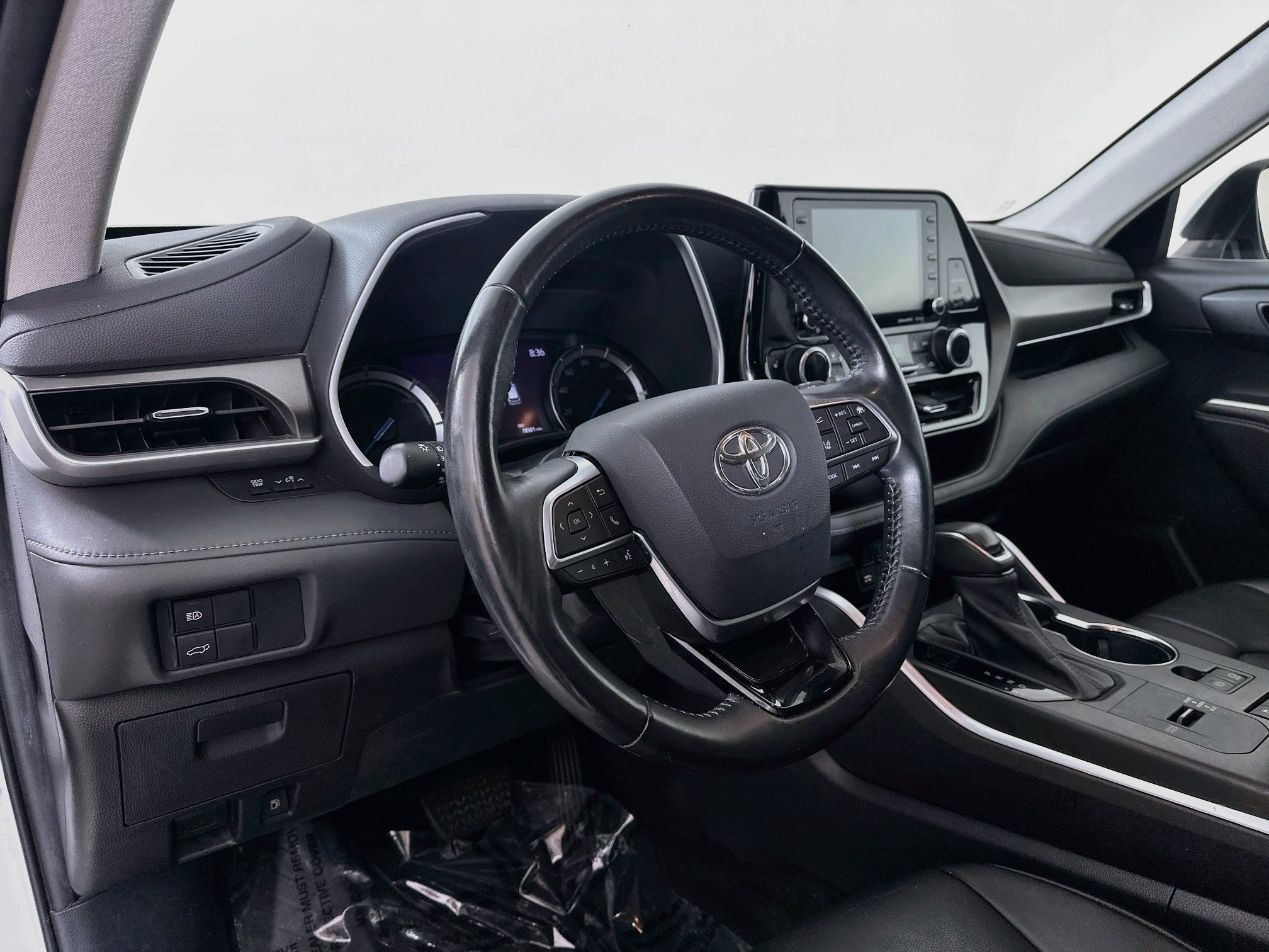 Used 2021 Toyota Highlander XLE AWD/4WD image 9