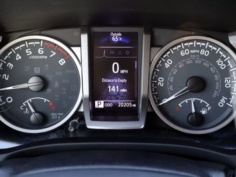 Used 2022 Toyota Tacoma SR5 image 32