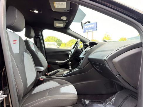 Used 2018 Ford Focus ST FWD image 30