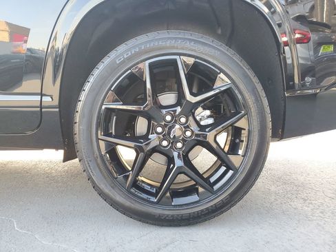 New 2026 Chevrolet Traverse RS w/ LPO, Floor Liner Package image 5