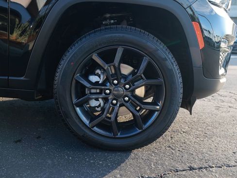 New 2025 Jeep Grand Cherokee Limited image 8