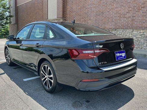 Used 2023 Volkswagen Jetta Sport FWD image 3