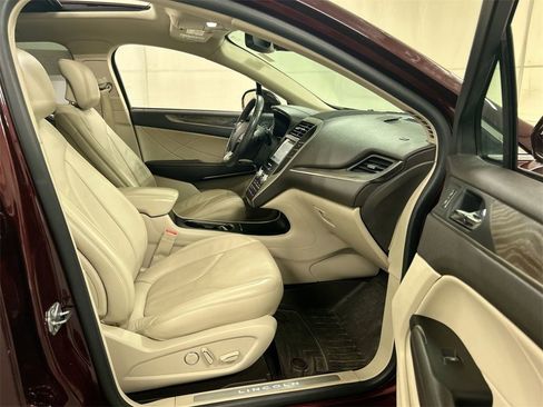 Used 2019 Lincoln MKC Reserve w/ MKC Climate Package image 24