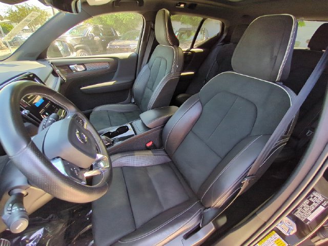 Used 2021 Volvo XC40 P8 Recharge w/ Advanced Package AWD/4WD image 13