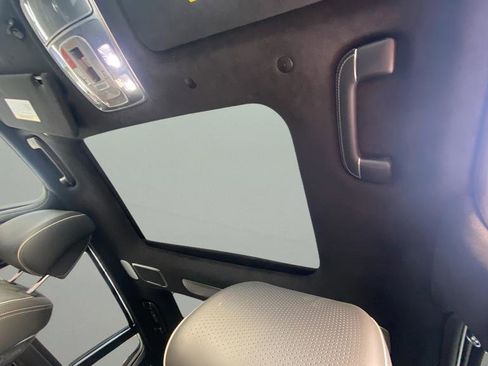 Used 2025 Genesis G90 3.5T image 12