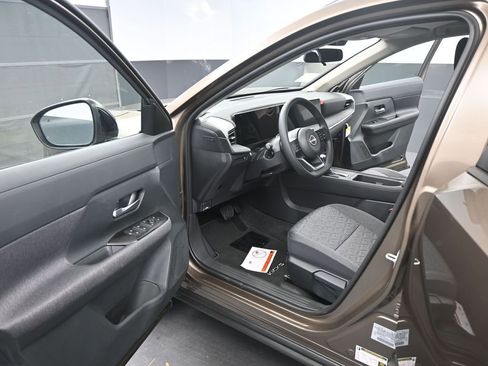 New 2026 Nissan Kicks SV image 9