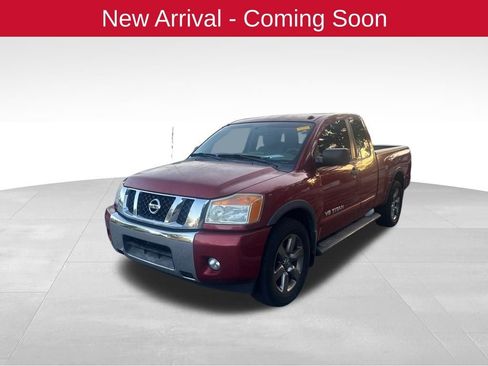 Used 2015 Nissan Titan SV w/ SV Value Truck Package RWD image 2