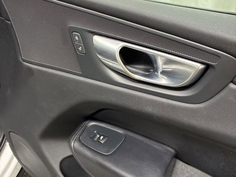 Used 2024 Volvo XC60 B5 Plus image 24