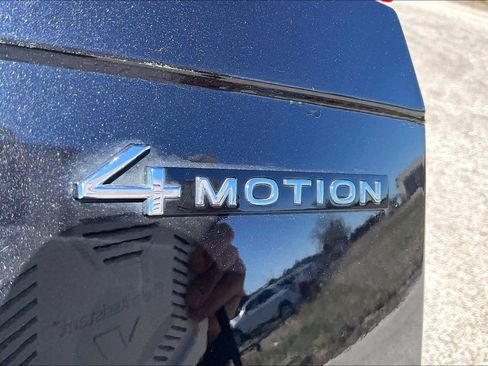 Used 2024 Volkswagen Tiguan SE image 8