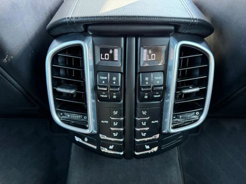Used 2017 Porsche Cayenne Platinum Edition AWD/4WD image 19