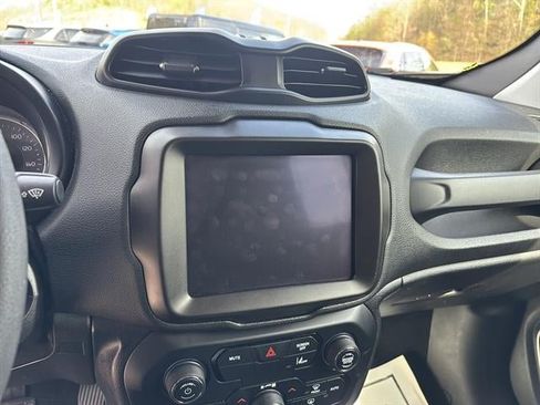 Used 2023 Jeep Renegade Latitude AWD/4WD image 22