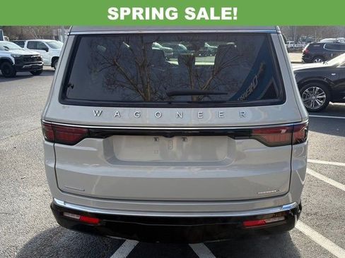 Used 2022 Jeep Wagoneer Series III w/ Premium Group I image 16