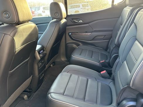 Used 2023 GMC Acadia Denali w/ Denali Ultimate Package AWD/4WD image 18