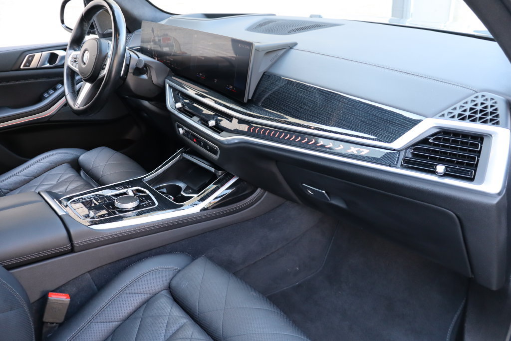 Used 2023 BMW X7 xDrive40i w/ M Sport Package AWD/4WD image 36