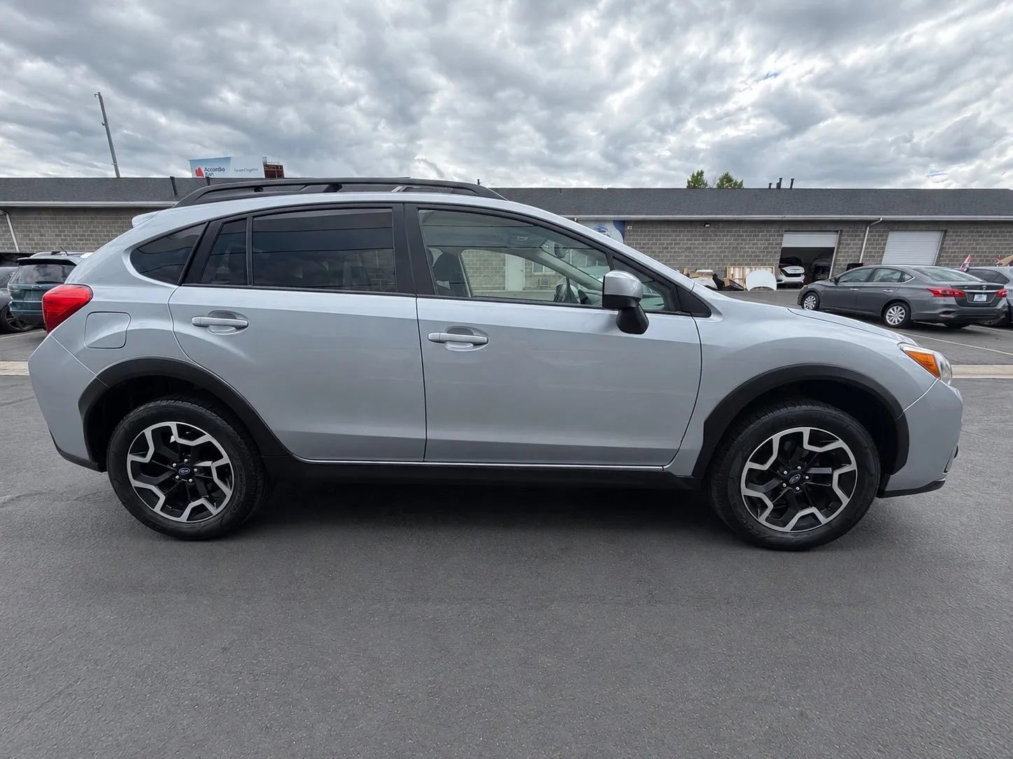 Used 2016 Subaru Crosstrek 2.0i Premium w/ Moonroof Package AWD/4WD image 4
