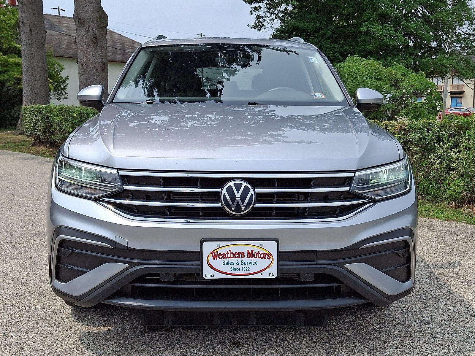 Used 2023 Volkswagen Tiguan SE AWD/4WD image 2