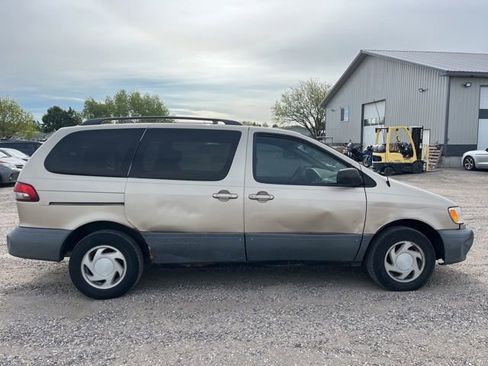Used 2001 Toyota Sienna FWD image 4