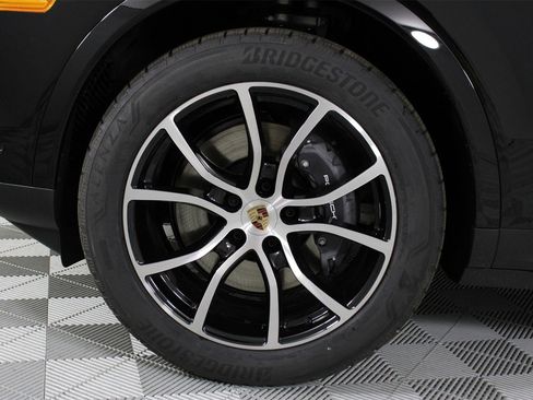 New 2026 Porsche Cayenne image 17