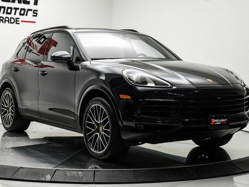 Used 2023 Porsche Cayenne w/ Premium Package AWD/4WD image 5