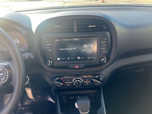 Used 2025 Kia Soul LX w/ LX Technology Package image 18