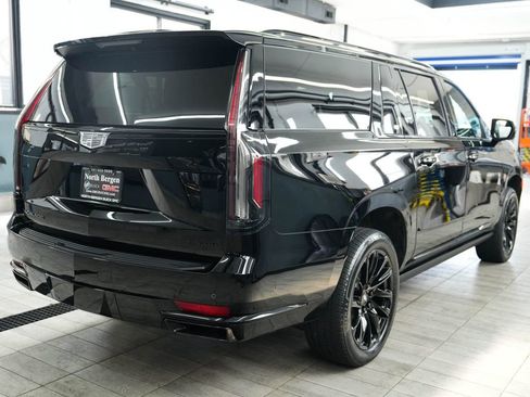 Used 2023 Cadillac Escalade ESV Sport w/ LPO, ONYX Package AWD/4WD image 8