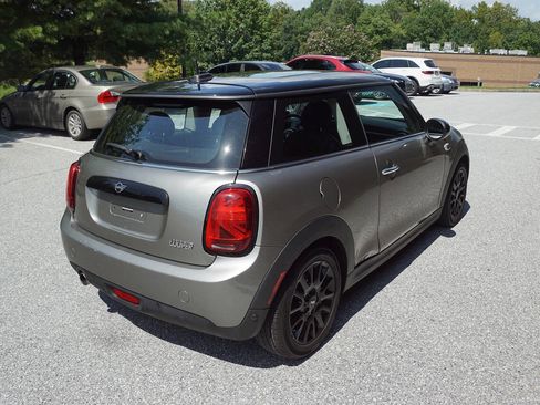 Used 2019 MINI Cooper 2-Door Hardtop w/ Premium Package FWD image 8