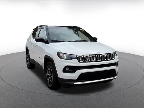 Used 2025 Jeep Compass Limited image 3