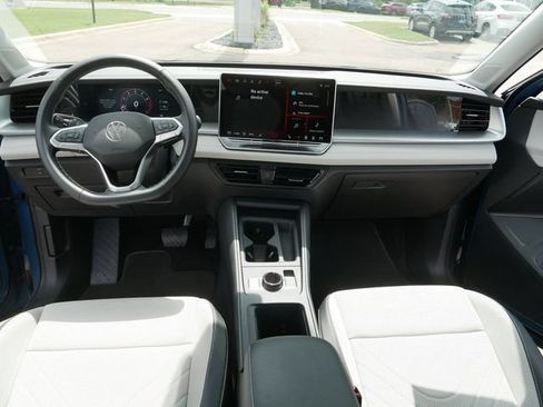 Certified 2025 Volkswagen Tiguan SE AWD/4WD image 22