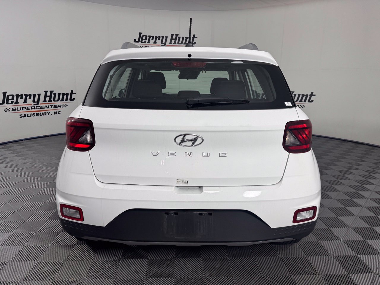 Used 2026 Hyundai Venue SEL FWD image 8