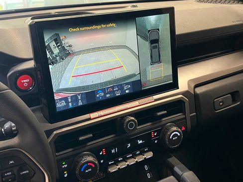 Certified 2025 Toyota 4Runner TRD Off-Road Premium image 27