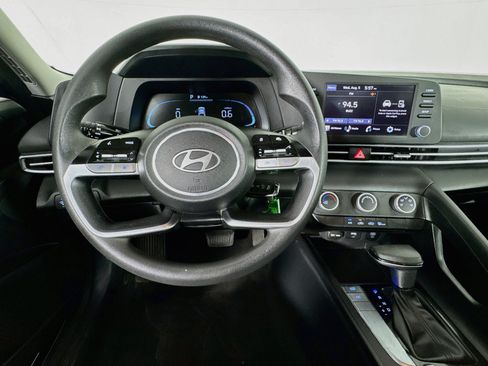 Used 2024 Hyundai Elantra SE FWD image 10