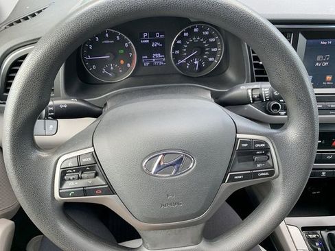 Used 2017 Hyundai Elantra SE FWD image 19