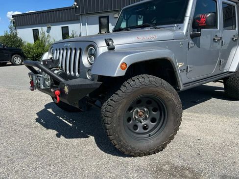 Used 2015 Jeep Wrangler Unlimited Sahara w/ Connectivity Group image 4