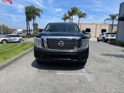 Used 2017 Nissan Titan SV RWD image 2