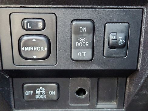 Used 2015 Toyota Tundra SR5 image 9