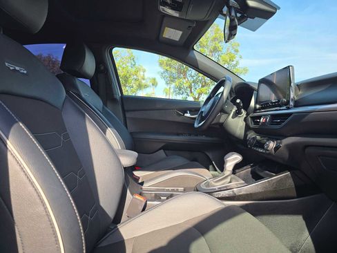 Used 2024 Kia Forte GT-Line w/ GT-Line Premium Package image 11