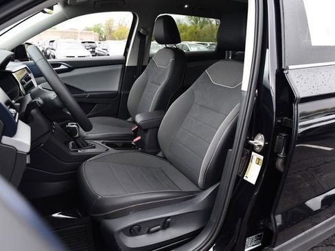 Certified 2023 Volkswagen Taos SE w/ Panoramic Sunroof Package image 18