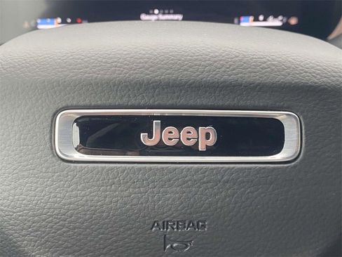 New 2025 Jeep Grand Cherokee Altitude image 29