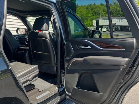 Used 2021 Cadillac Escalade Premium Luxury image 18