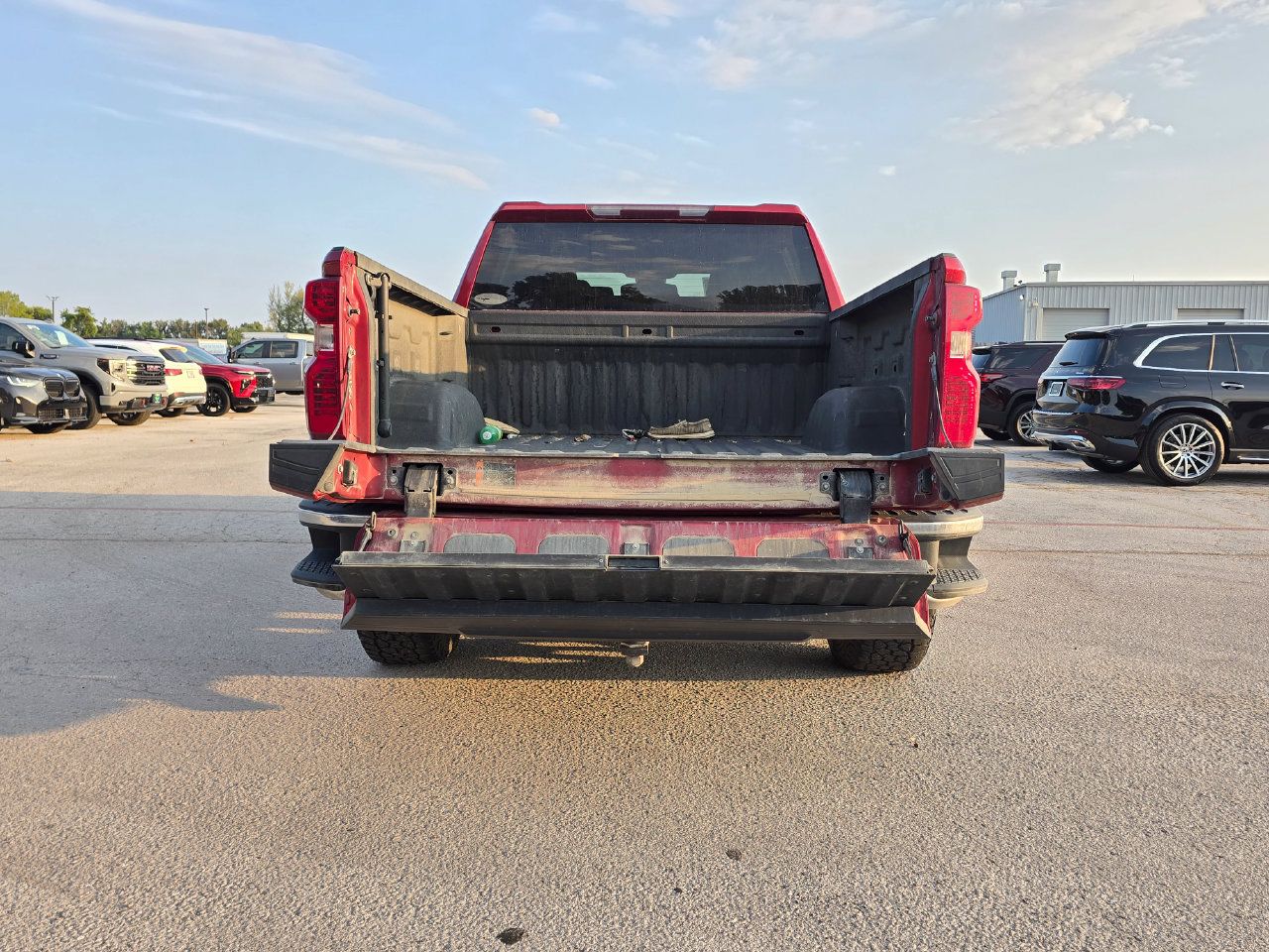 Used 2022 Chevrolet Silverado 1500 LT AWD/4WD image 5