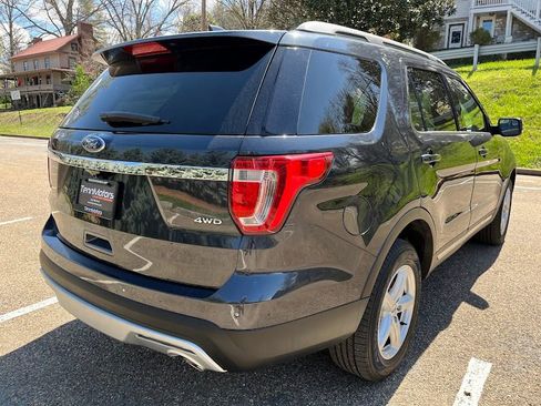Used 2017 Ford Explorer XLT AWD/4WD image 34