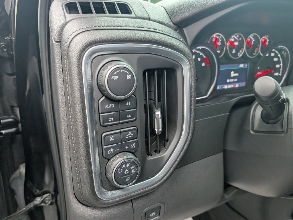 Used 2019 Chevrolet Silverado 1500 LT Trail Boss AWD/4WD image 18