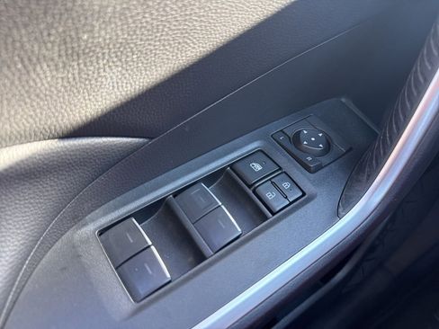 Used 2022 Toyota RAV4 XLE Premium image 11