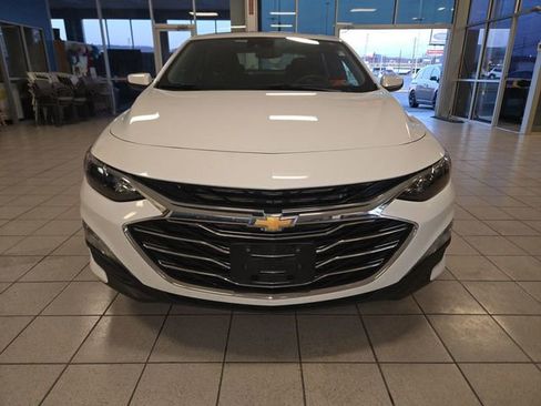 Used 2024 Chevrolet Malibu LT image 3