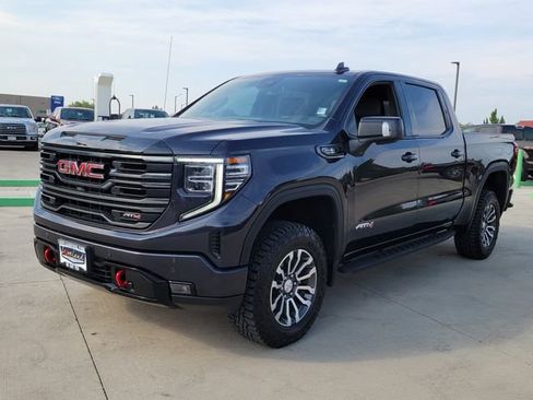 Used 2023 GMC Sierra 1500 AT4 w/ AT4 Preferred Package AWD/4WD image 4